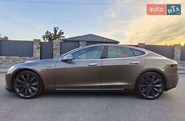 Ліфтбек Tesla Model S 2015 в Житомирі