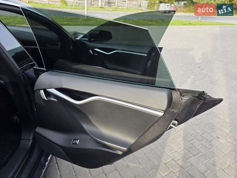 Лифтбек Tesla Model S 2016 в Владимире фото 16 Лифтбек Tesla Model S 2016 в Владимире