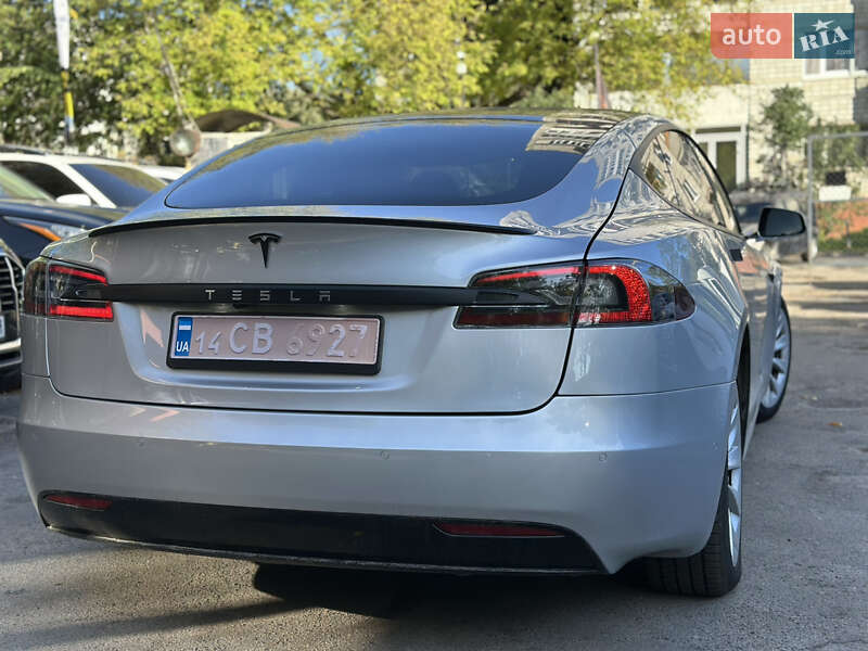 Ліфтбек Tesla Model S 2017 в Львові
