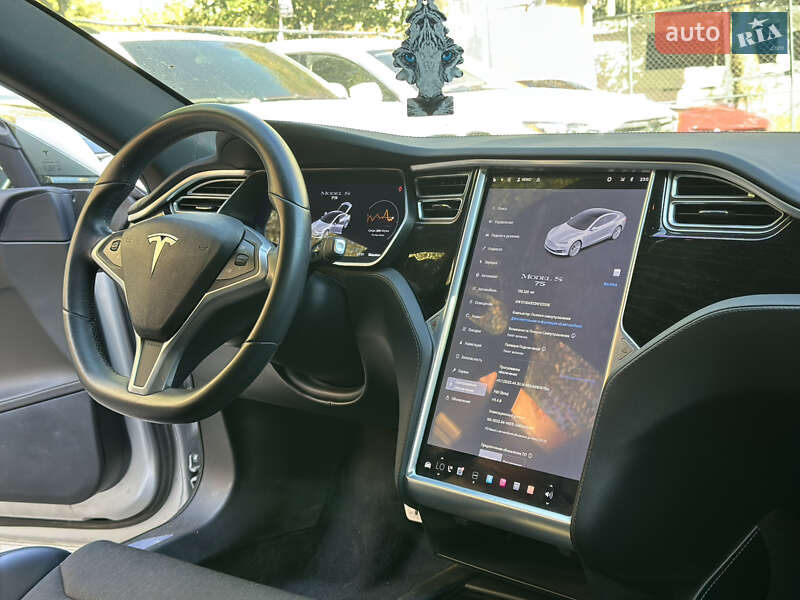 Ліфтбек Tesla Model S 2017 в Львові