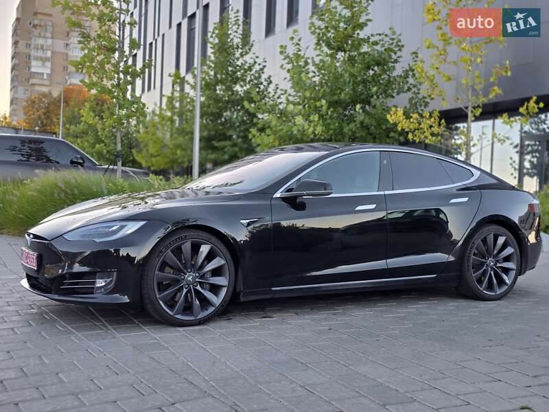 Лифтбек Tesla Model S 2018 в Ровно