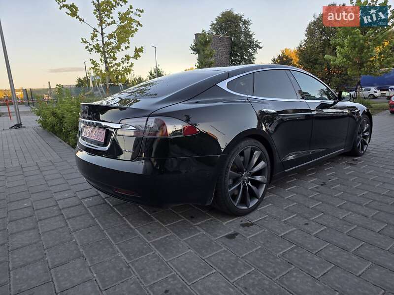 Лифтбек Tesla Model S 2018 в Ровно