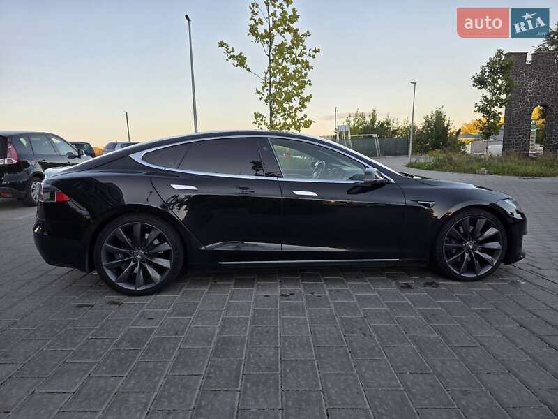 Лифтбек Tesla Model S 2018 в Ровно