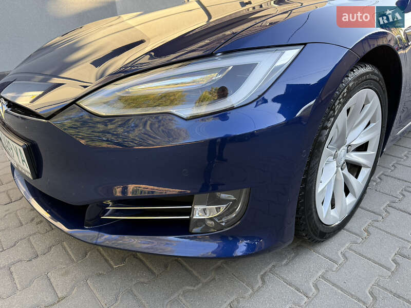 Ліфтбек Tesla Model S 2017 в Чернівцях
