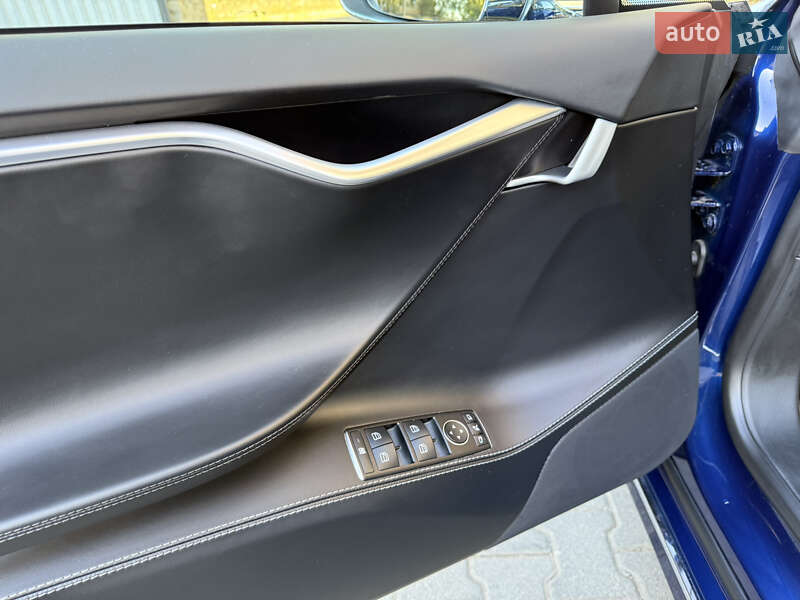 Ліфтбек Tesla Model S 2017 в Чернівцях