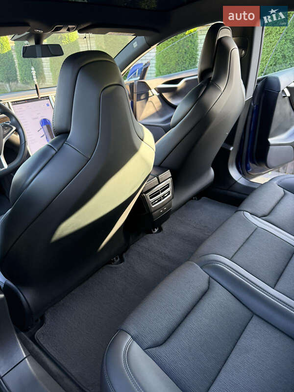 Ліфтбек Tesla Model S 2017 в Чернівцях