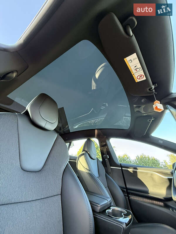 Ліфтбек Tesla Model S 2017 в Чернівцях