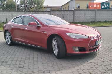 Лифтбек Tesla Model S 2015 в 