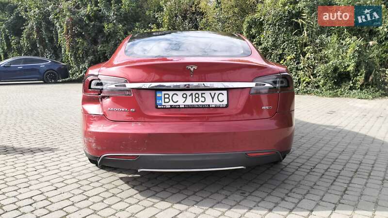 Лифтбек Tesla Model S 2015 в Львове