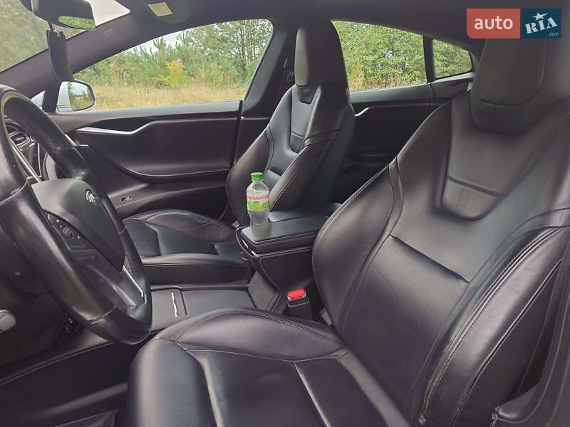 Лифтбек Tesla Model S 2016 в Луцке