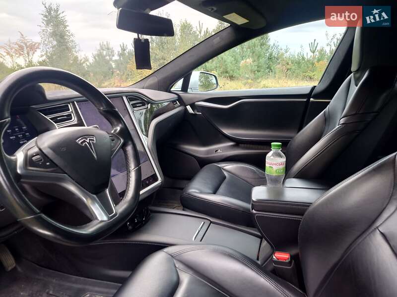 Лифтбек Tesla Model S 2016 в Луцке
