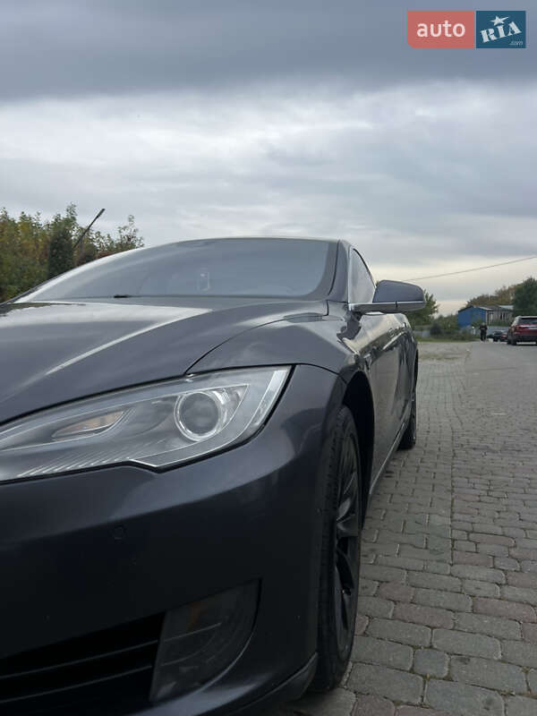 Ліфтбек Tesla Model S 2015 в Калуші