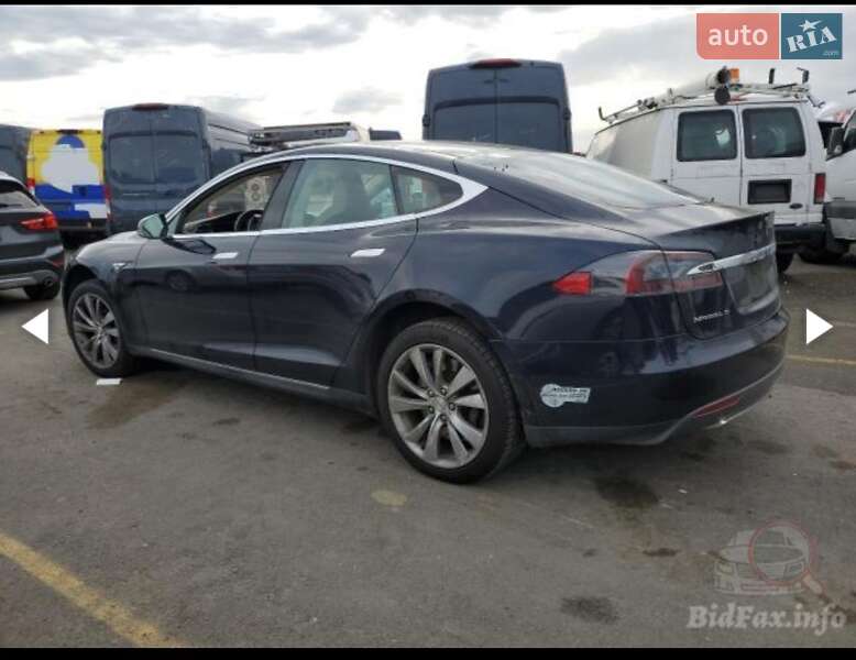 Ліфтбек Tesla Model S 2013 в Києві
