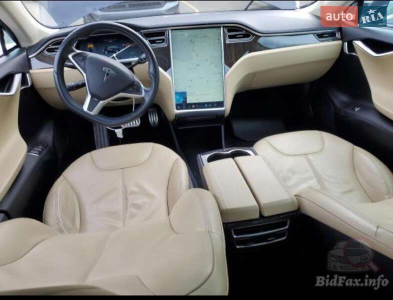Ліфтбек Tesla Model S 2013 в Києві