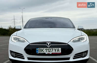 Лифтбек Tesla Model S 2016 в Ровно