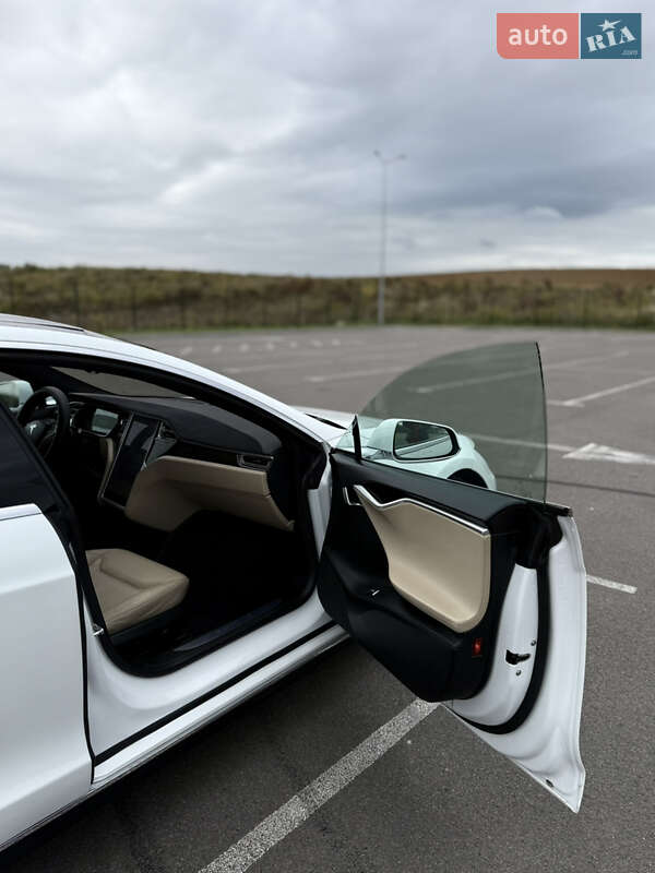 Ліфтбек Tesla Model S 2016 в Рівному