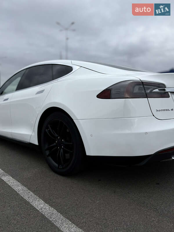 Ліфтбек Tesla Model S 2016 в Рівному