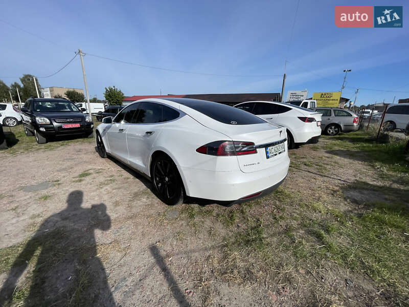 Лифтбек Tesla Model S 2016 в Луцке