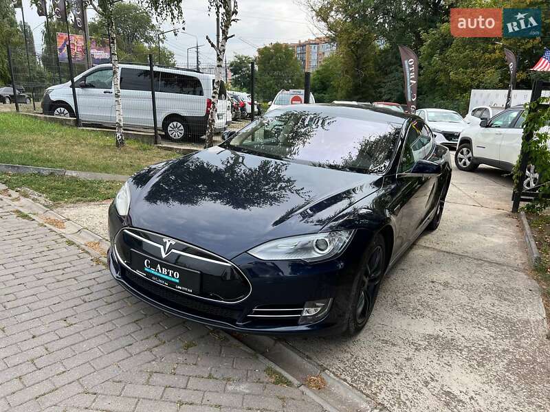 Лифтбек Tesla Model S 2014 в Черновцах