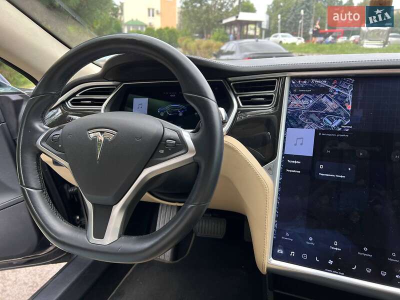 Лифтбек Tesla Model S 2014 в Черновцах