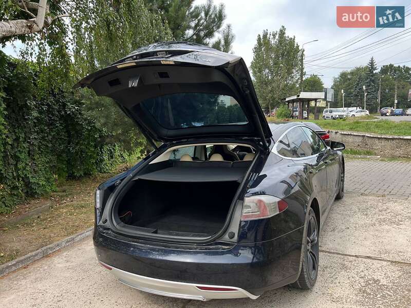 Лифтбек Tesla Model S 2014 в Черновцах