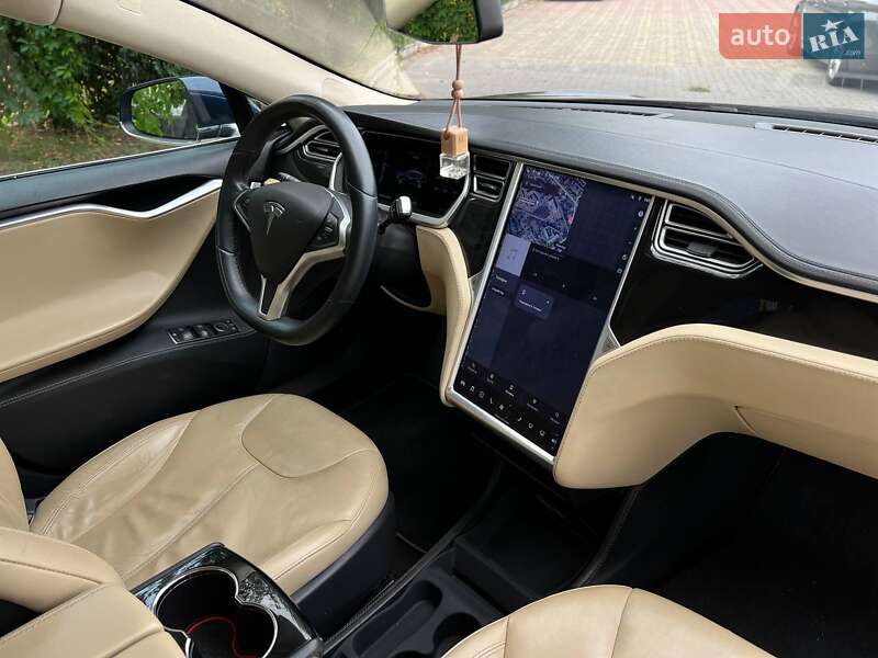 Лифтбек Tesla Model S 2014 в Черновцах
