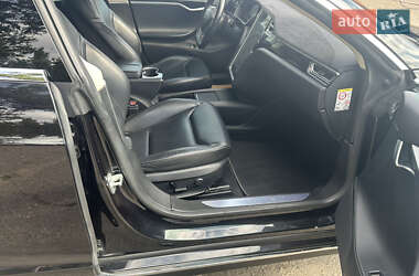 Лифтбек Tesla Model S 2015 в 