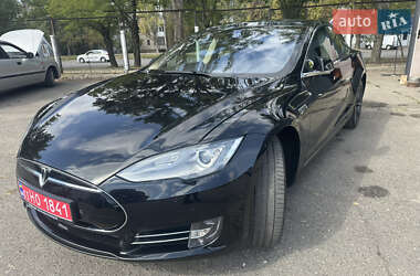 Лифтбек Tesla Model S 2015 в 