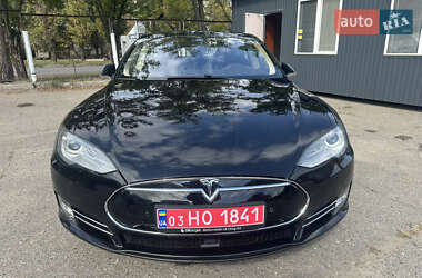 Лифтбек Tesla Model S 2015 в 