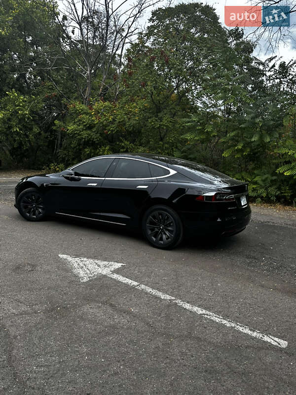 Лифтбек Tesla Model S 2017 в Одессе
