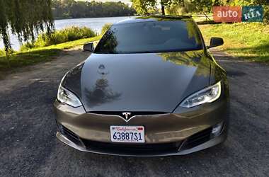 Лифтбек Tesla Model S 2016 в Ивано-Франковске