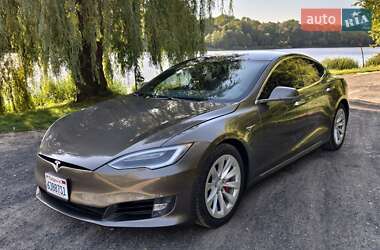 Лифтбек Tesla Model S 2016 в Ивано-Франковске