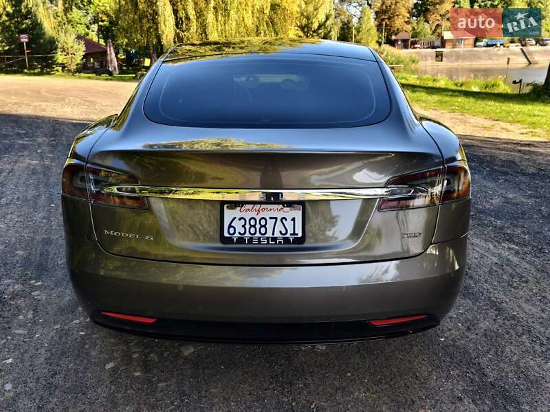 Лифтбек Tesla Model S 2016 в Ивано-Франковске