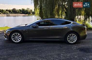 Лифтбек Tesla Model S 2016 в Ивано-Франковске