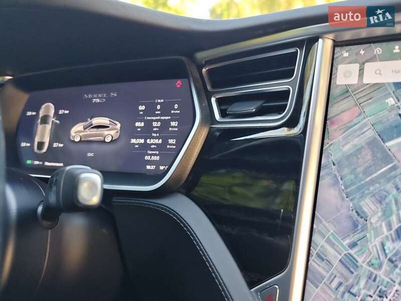Лифтбек Tesla Model S 2016 в Ивано-Франковске