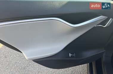 Лифтбек Tesla Model S 2013 в 