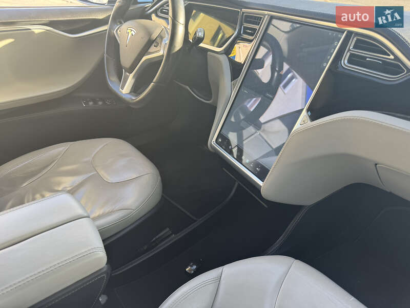 Ліфтбек Tesla Model S 2013 в Одесі