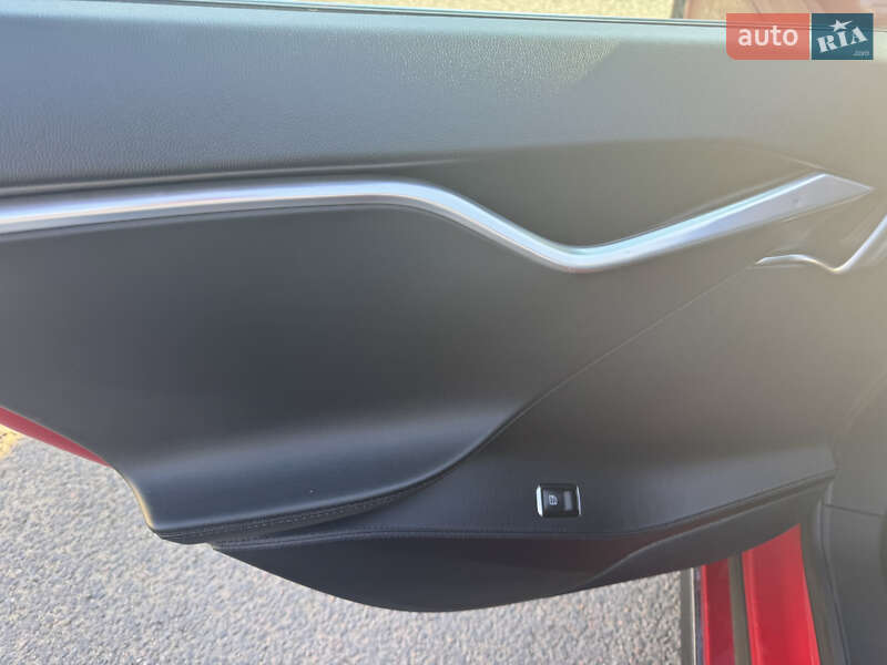 Ліфтбек Tesla Model S 2013 в Одесі