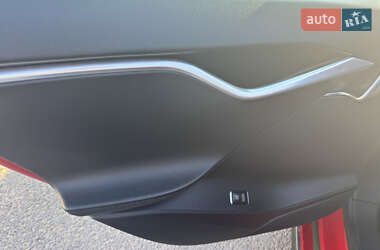 Лифтбек Tesla Model S 2013 в 
