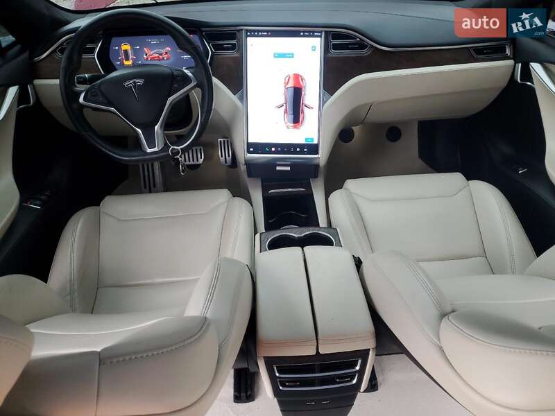 Лифтбек Tesla Model S 2017 в Киеве