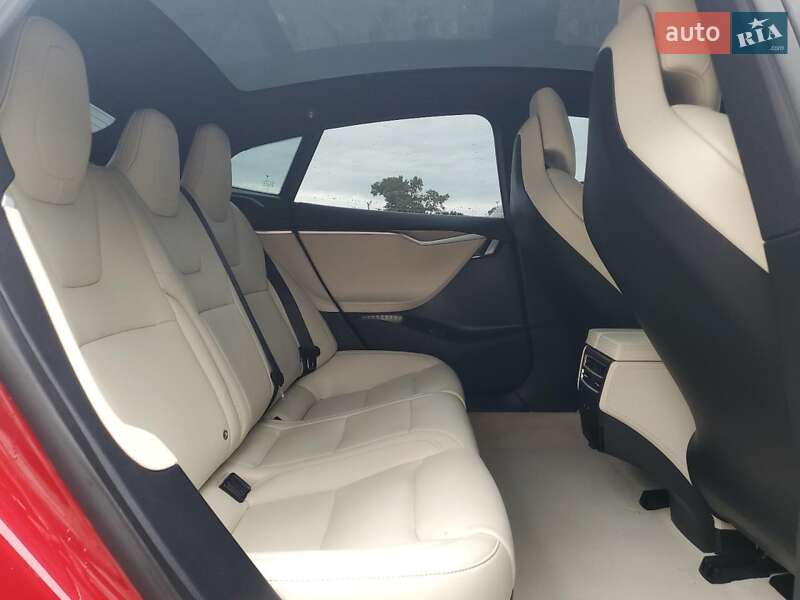 Лифтбек Tesla Model S 2017 в Киеве