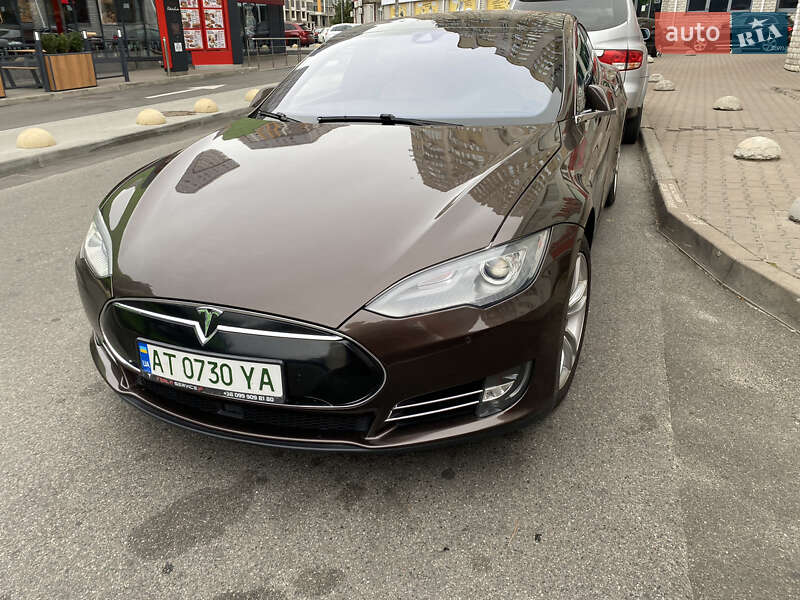 Tesla Model S 2015