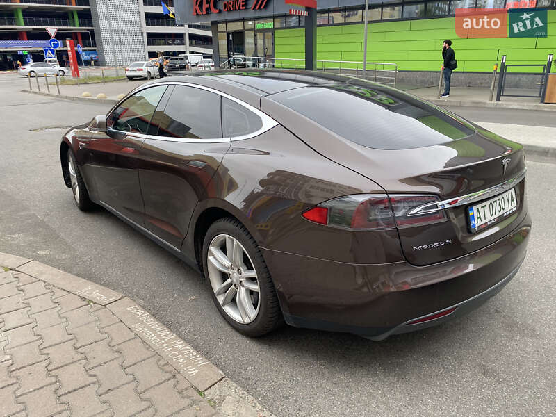 Ліфтбек Tesla Model S 2015 в Києві