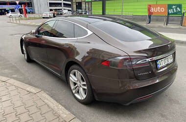 Лифтбек Tesla Model S 2015 в 