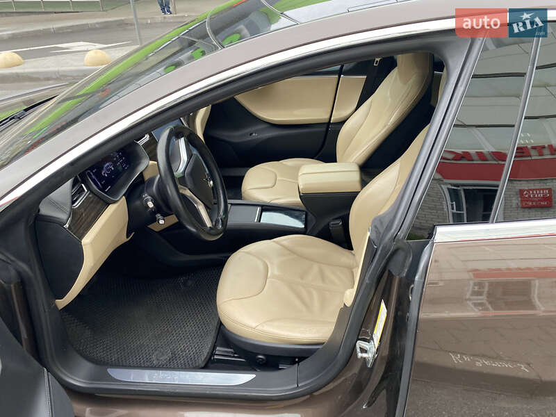 Ліфтбек Tesla Model S 2015 в Києві