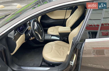 Лифтбек Tesla Model S 2015 в 
