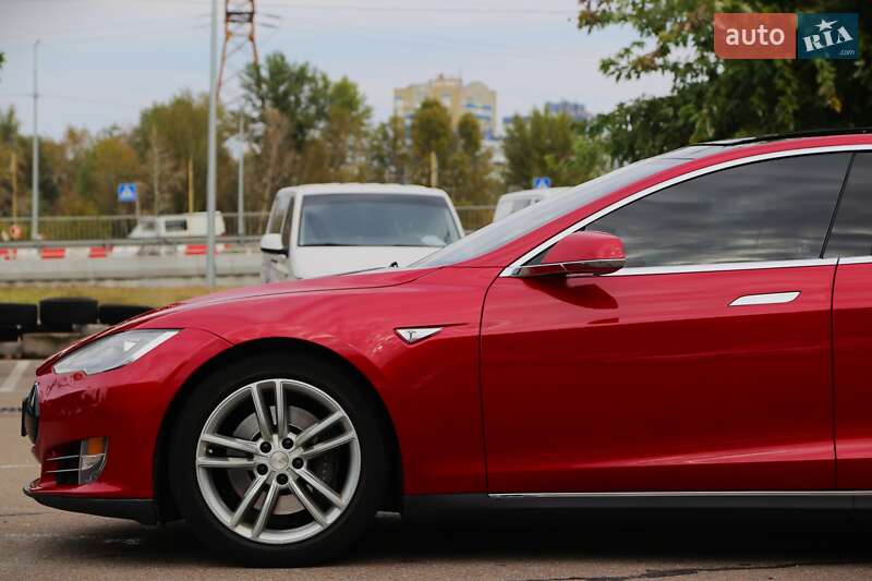 Ліфтбек Tesla Model S 2013 в Києві