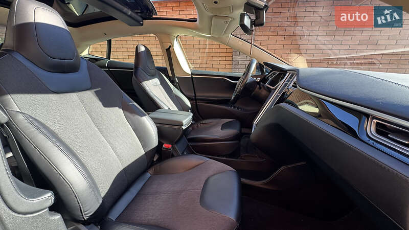 Ліфтбек Tesla Model S 2013 в Вінниці