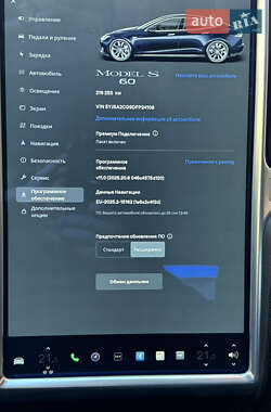 Лифтбек Tesla Model S 2013 в 