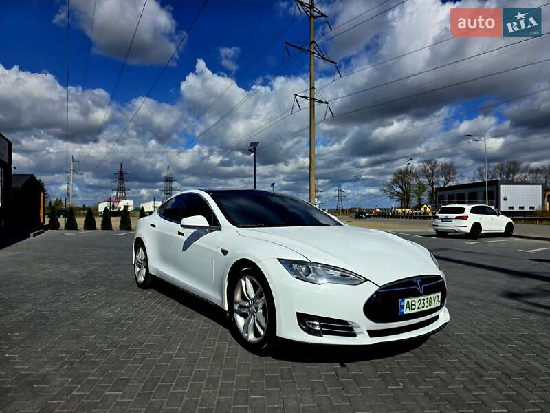 Лифтбек Tesla Model S 2013 в Виннице